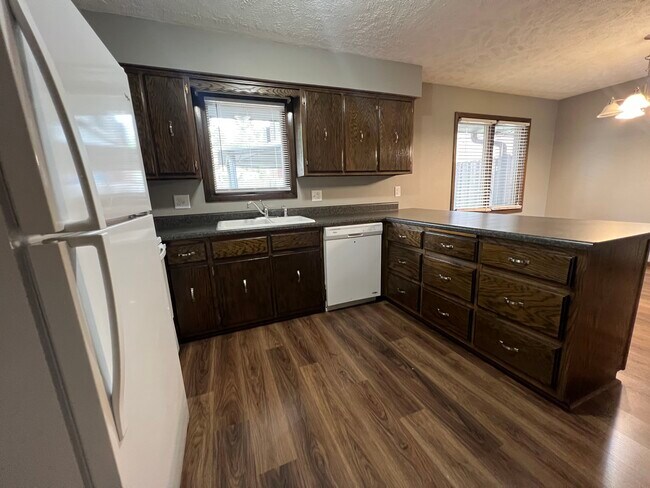 Building Photo - 5034 Meredeth St