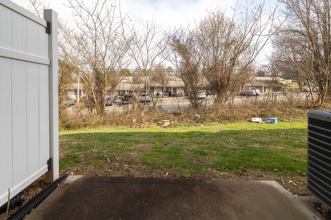 Building Photo - 924 Warrior Hill Dr