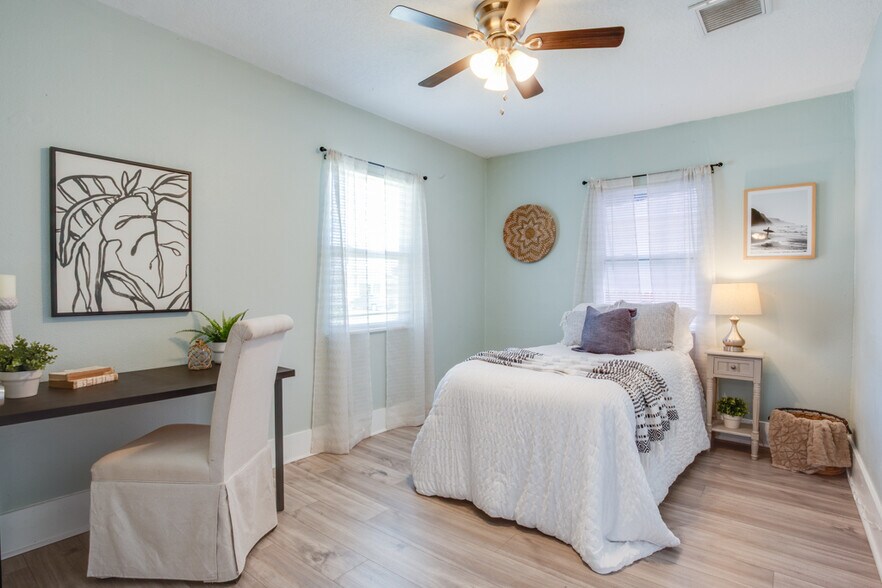 bedroom 3 - 905 Plaza St