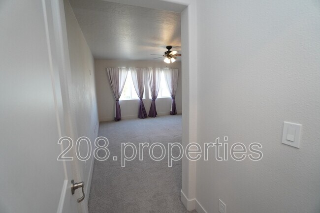 Building Photo - 245 E Caldera St