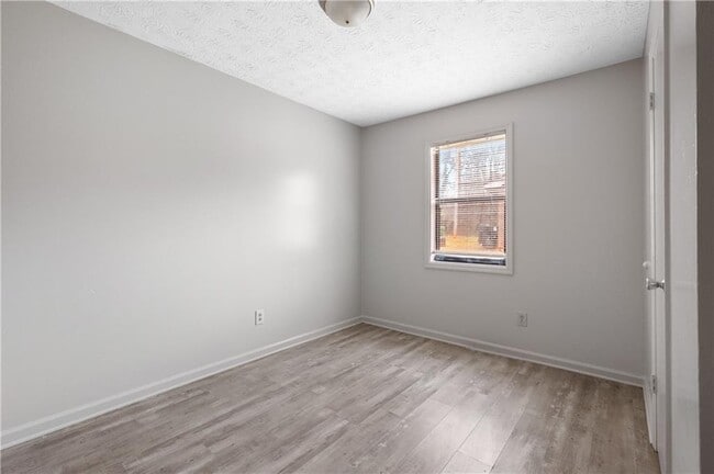 Building Photo - 1007 New Lacy St