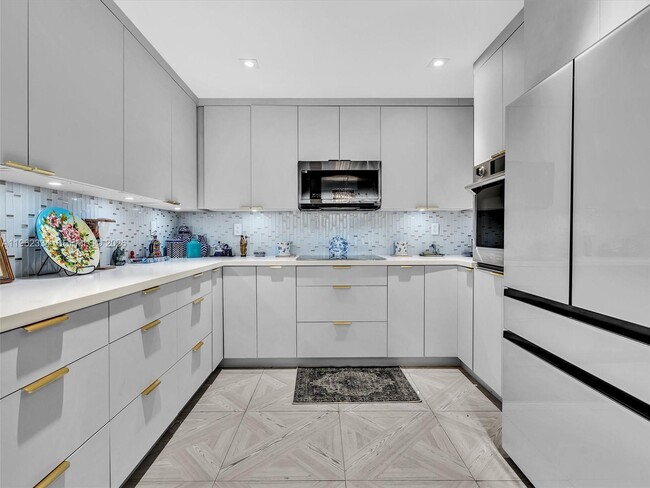 Building Photo - 101 Crandon Blvd