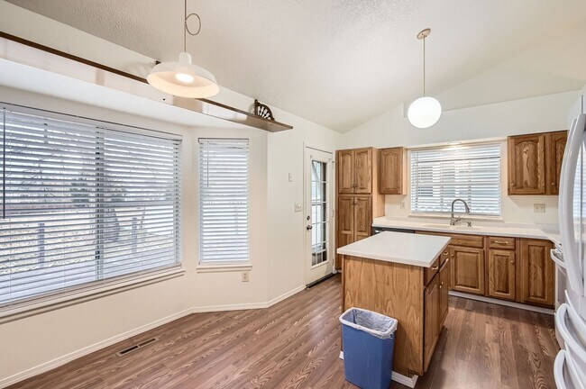 Building Photo - Beautiful Move in Ready Ranch Home in Sanderson Creek Neighborhood of Lakewood- New paint and car...