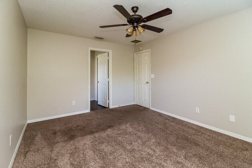 Building Photo - 11725 Chapelle Ct