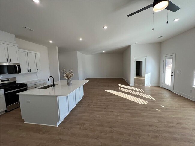 Building Photo - 7004 E Sugarloaf St