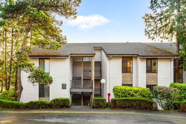 Building Photo - Limited Time Offer $2,500 rental rate! Spacious 2Bd/2Bath Condo located in The Ridge Community in...