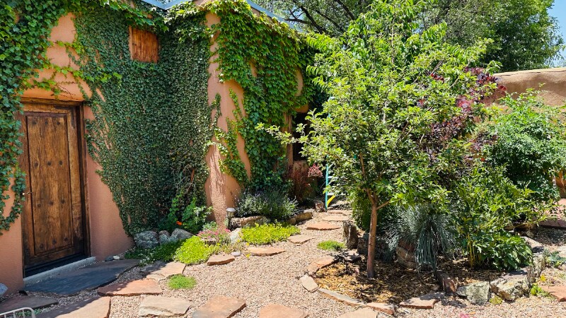 Building Photo - 824 Canyon Rd