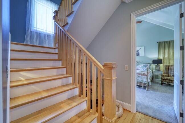 Building Photo - 137 N Ridge Ln