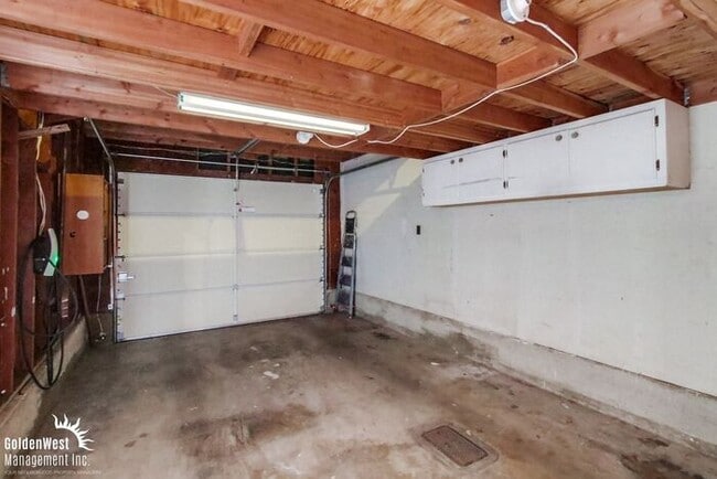 Building Photo - Cozy 2Bdm 1.5Ba Townhome with Modern Upgra...