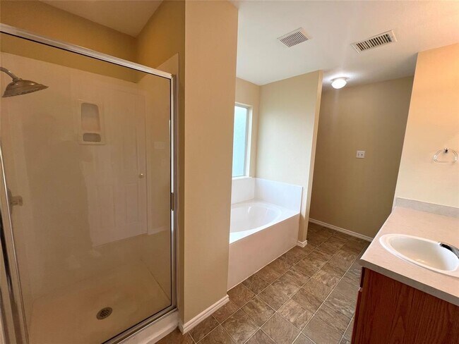 Building Photo - 2829 Deerfern Ln