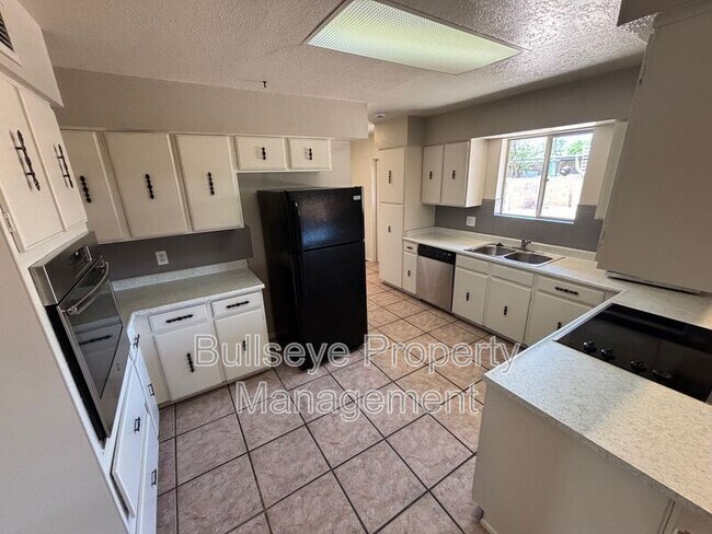 Building Photo - 5322 W Caron St