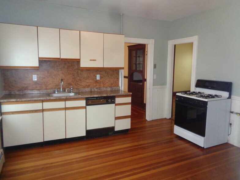 Building Photo - 61 Grove St