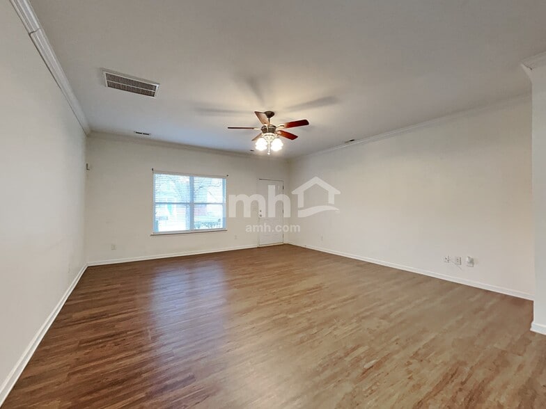 Building Photo - 201 Flanders Dr