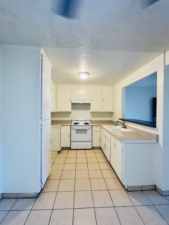 Primary Photo - Welcome to this beautiful 3-bedroom, 2-bat...