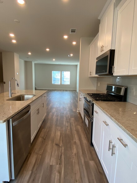 Building Photo - Room in Townhome on Tears Ln