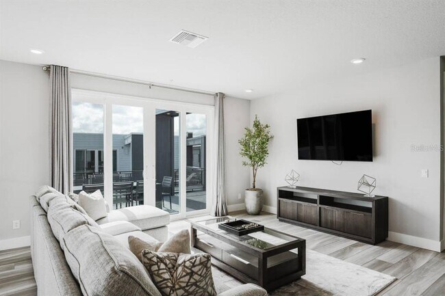 Building Photo - 7760 Sandy Ridge Dr