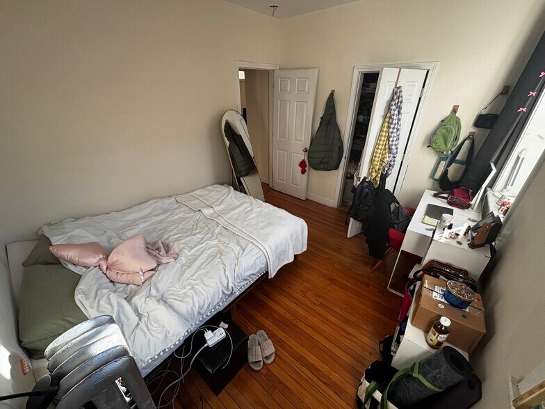 Building Photo - 66 Egmont St