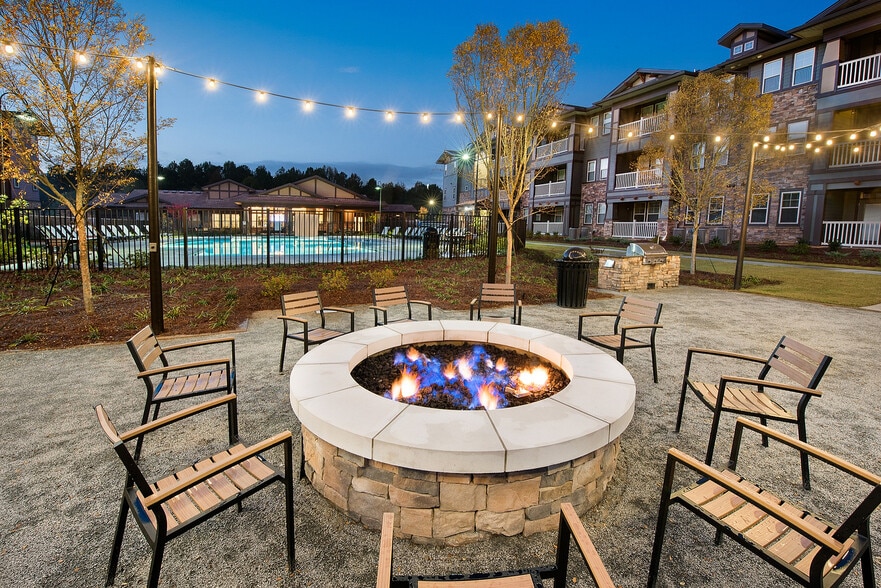 Courtyard - Solstice Apartment Homes