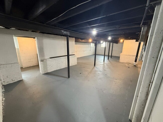 Building Photo - Renovated 3-Bedroom Home – We Welcome Sect...