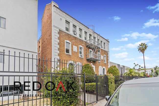 Building Photo - 247 S Alexandria Ave