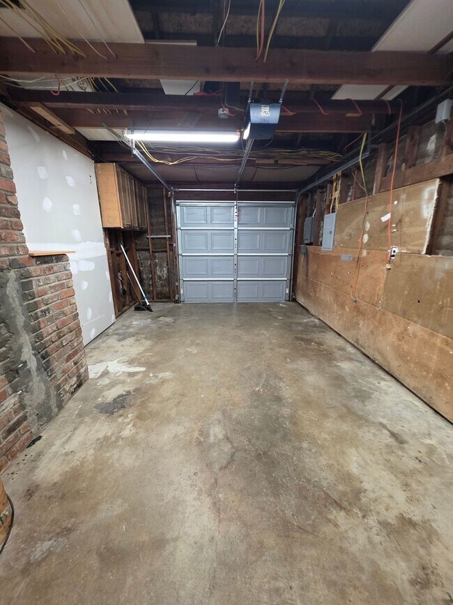 Building Photo - Endearing 4/2 Top of the Line Remodel in Concord's Canterbury Neighborhood
