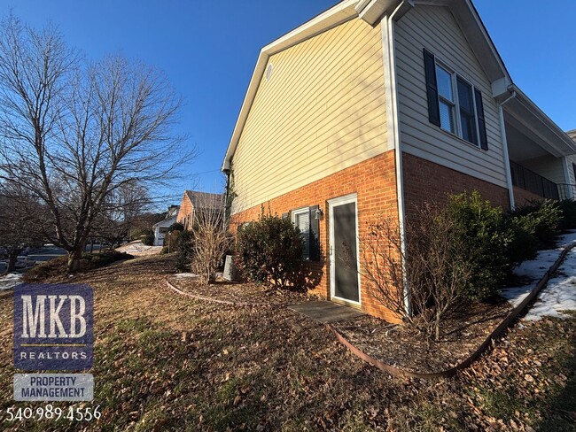 Building Photo - Lovely Ranch in South Roanoke