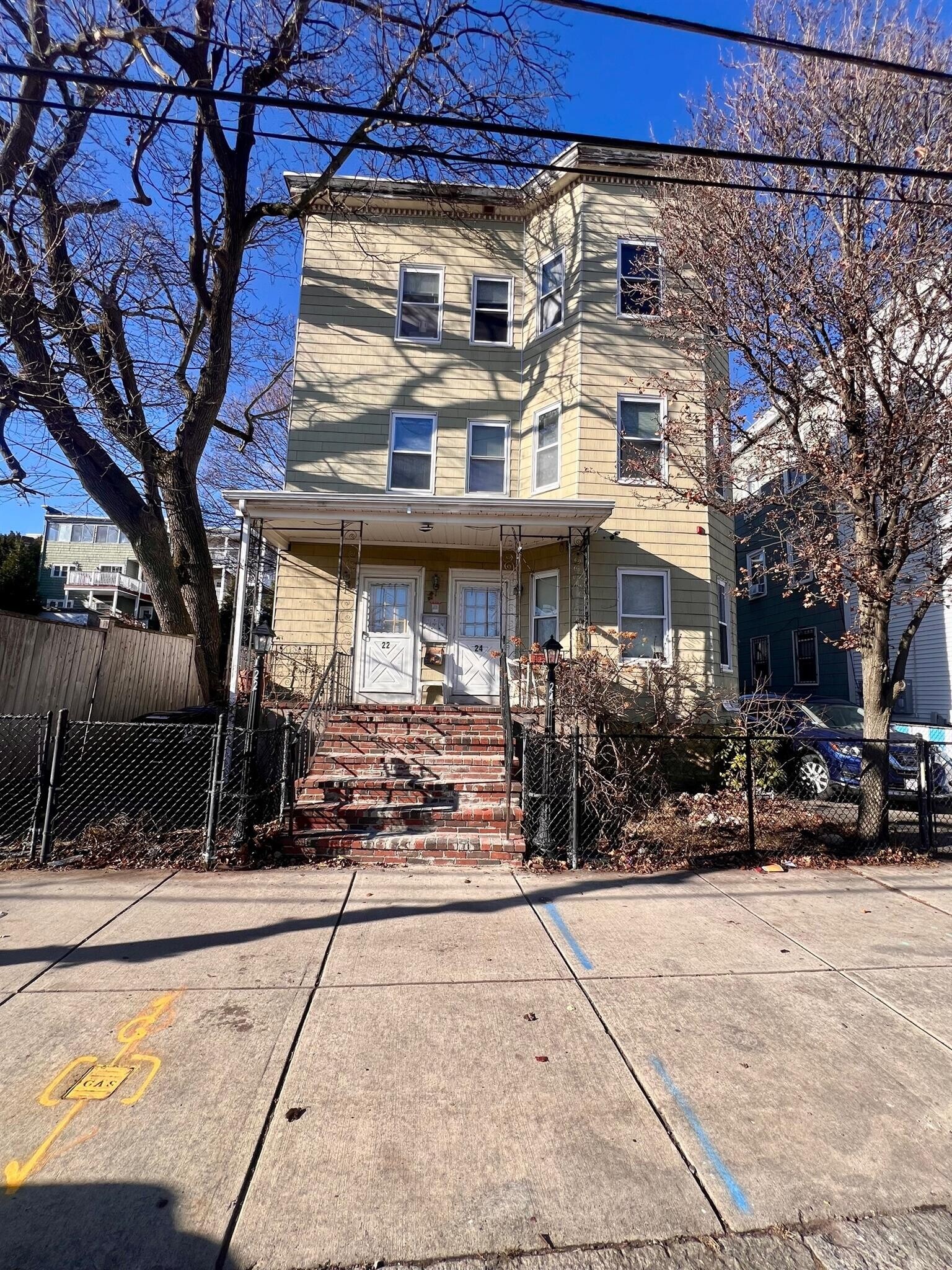 Building Photo - 22 Temple St