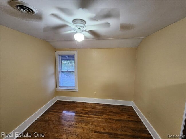 Building Photo - 400 Stratford Rd