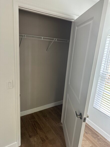 Building Photo - 1216 33rd Ave SW