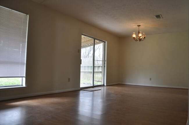 Building Photo - 16454 Hickory Knoll Dr