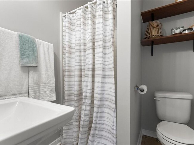 Building Photo - 3 Bedroom Townhome in Richmond
