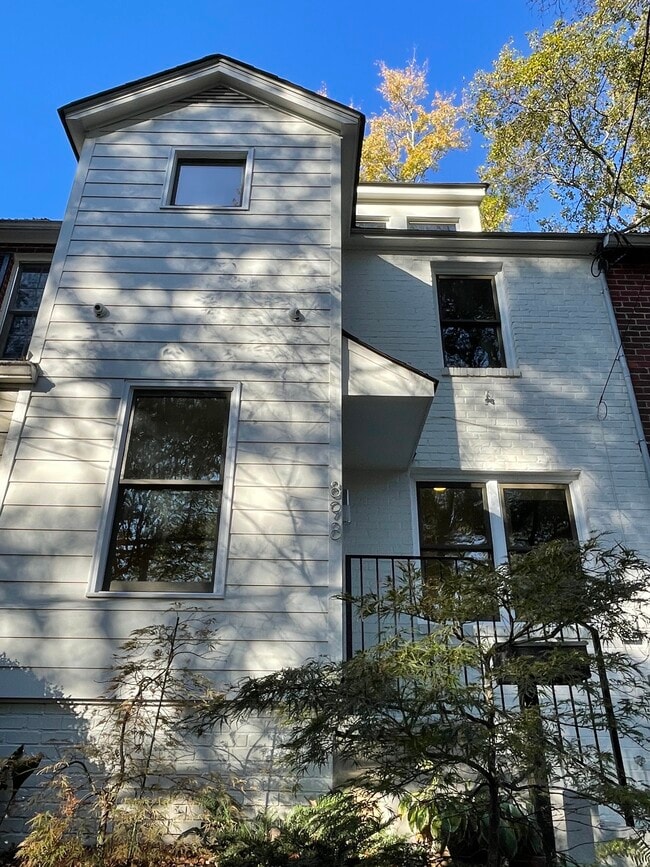 Fully renovated Midtown townhouse, steps from Piedmont Park - 898 Argonne Ave NE