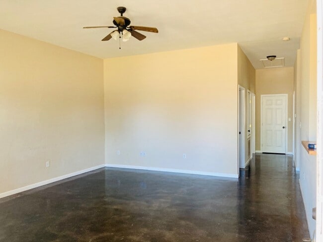 Building Photo - 230 CR 122