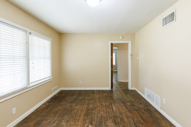 Building Photo - Large 3 bedroom in Tech Terrace