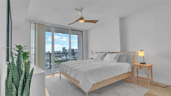 Building Photo - 1750 N Bayshore Dr