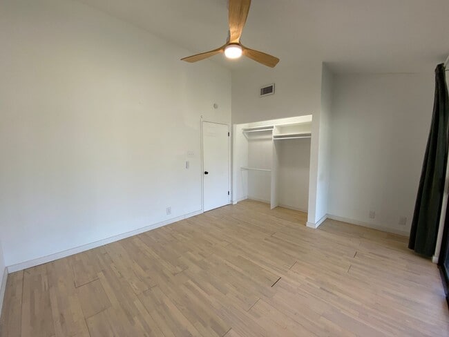 Building Photo - Alamo Heights Gem ~  2 / 2.5 Multi-Level C...