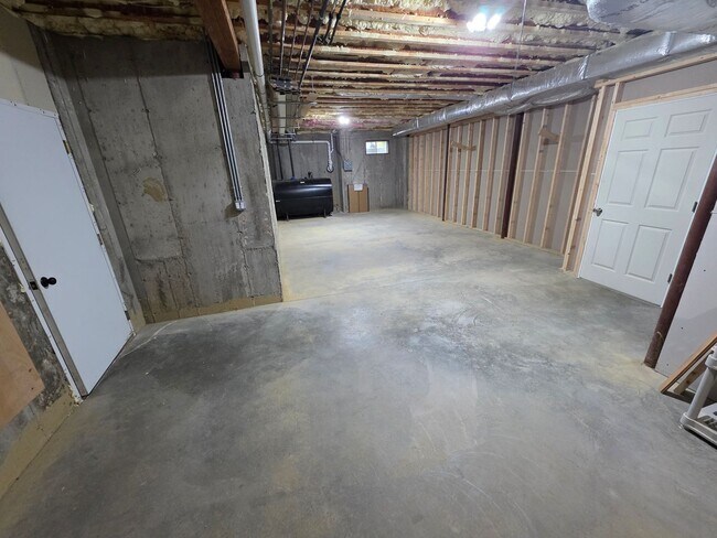 Building Photo - Luxurious 3-Bedroom Home in Poughquag, NY