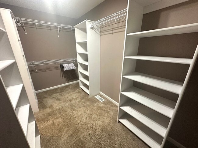 Building Photo - 4 bedroom, 2 1/2 bath