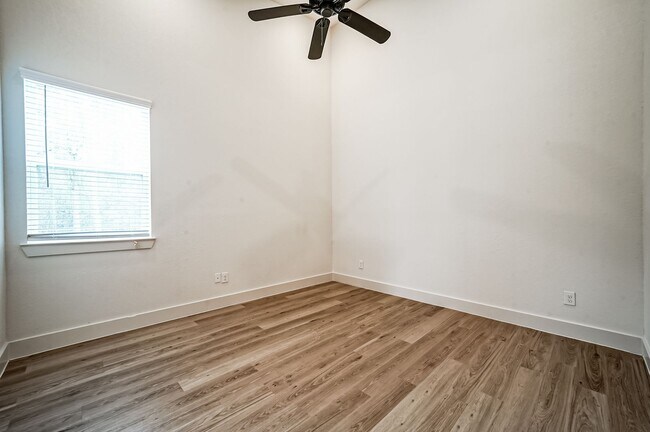 Building Photo - 2523 Appian Wy