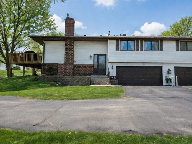 Building Photo - Awesome 3 bed unit