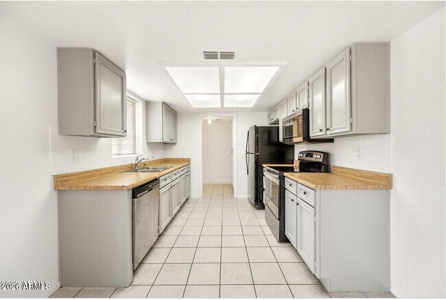 Building Photo - 2848 E Brown Rd