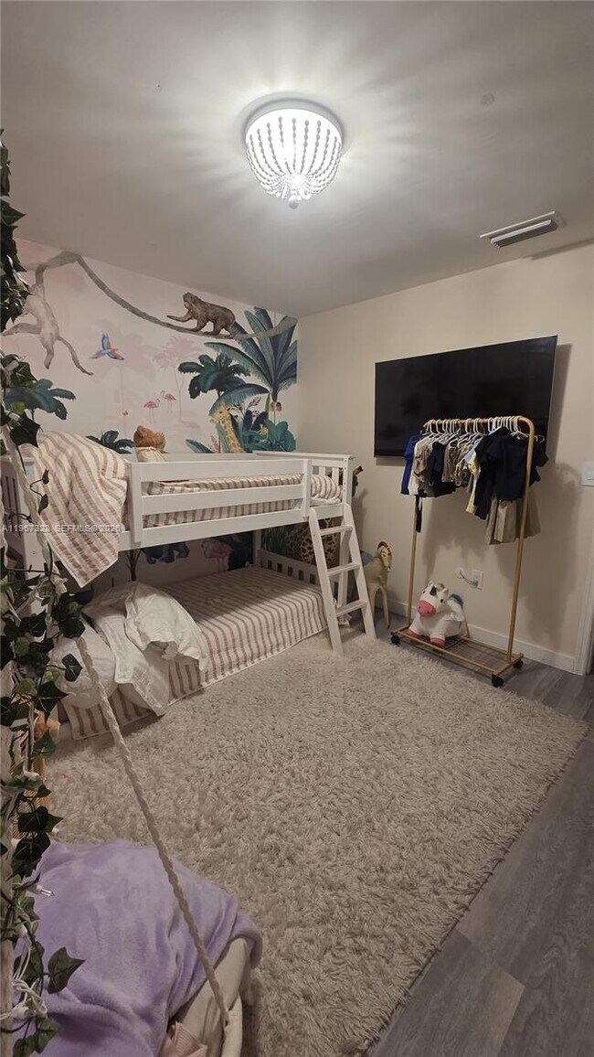 Building Photo - 1711 W 58th St