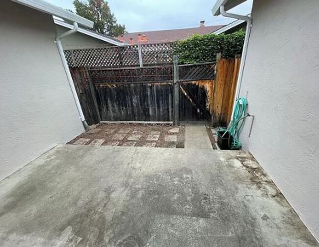 Building Photo - $3,395, 2/1 Santa Clara Duplex 1 Mile from...