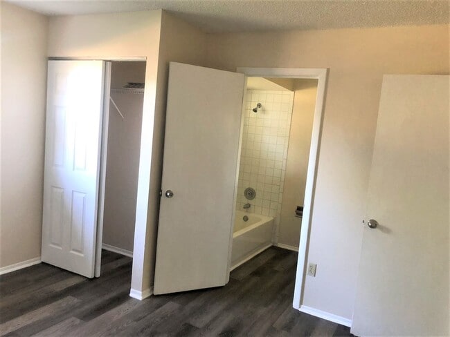 Building Photo - 3BR/2BA Home w/ a Deck!! NO APPLICATION FEE!