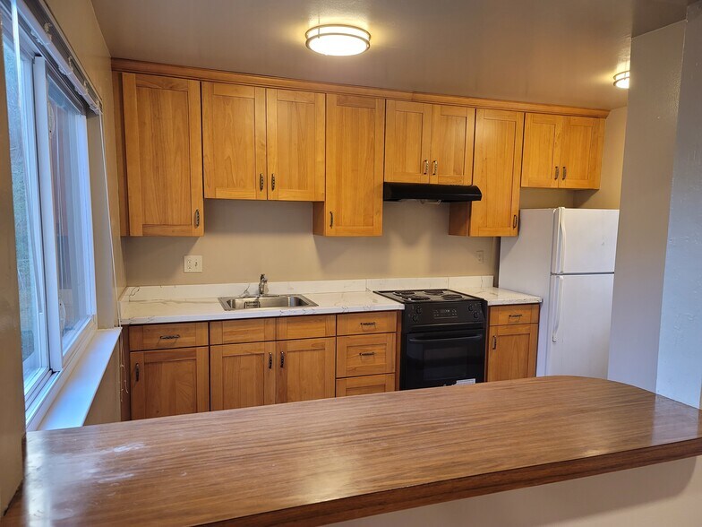 Building Photo - 132 Locksley Ave