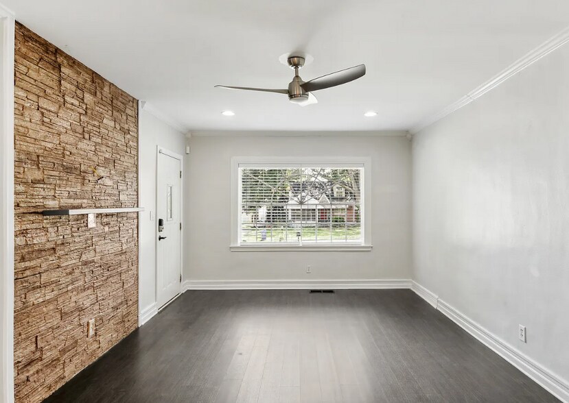 Building Photo - 1268 Eastland Rd SE