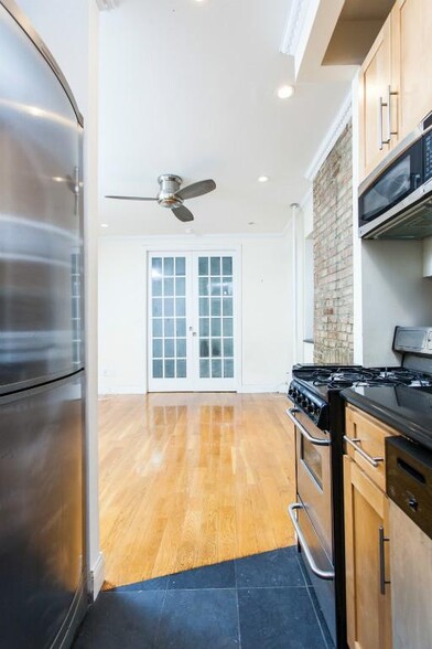 Building Photo - 493 Second Ave (27th & 28th St), #12