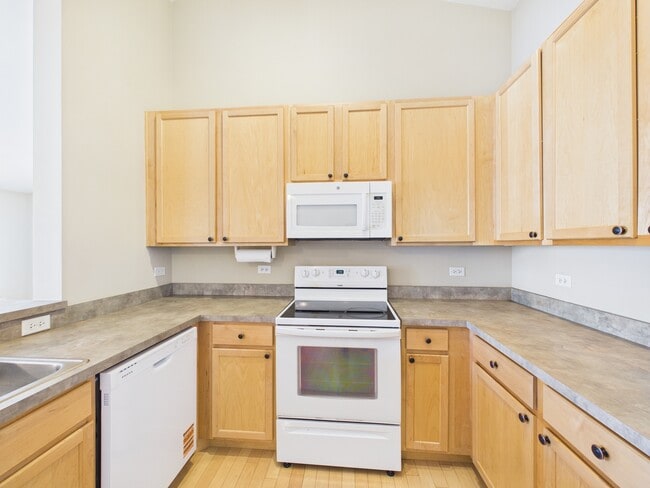 Building Photo - 917 Silverstone Dr