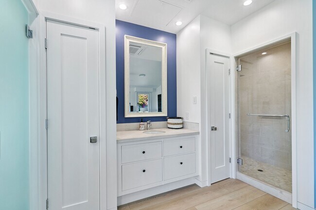 Building Photo - 6817 Seawatch Ln