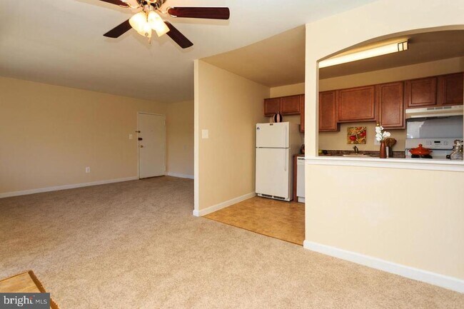 Building Photo - 3747 Donnell Dr